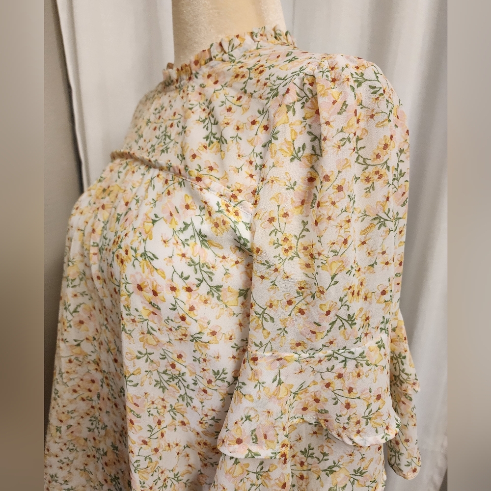 Floral Ruffle Sleeve Blouse - Picture 8 of 13